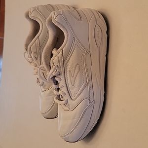 Brooks White Athletic Shoes 6